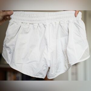 Lululemon Hotty Hot Low-Rise Lined Short 2.5" in size 6, white